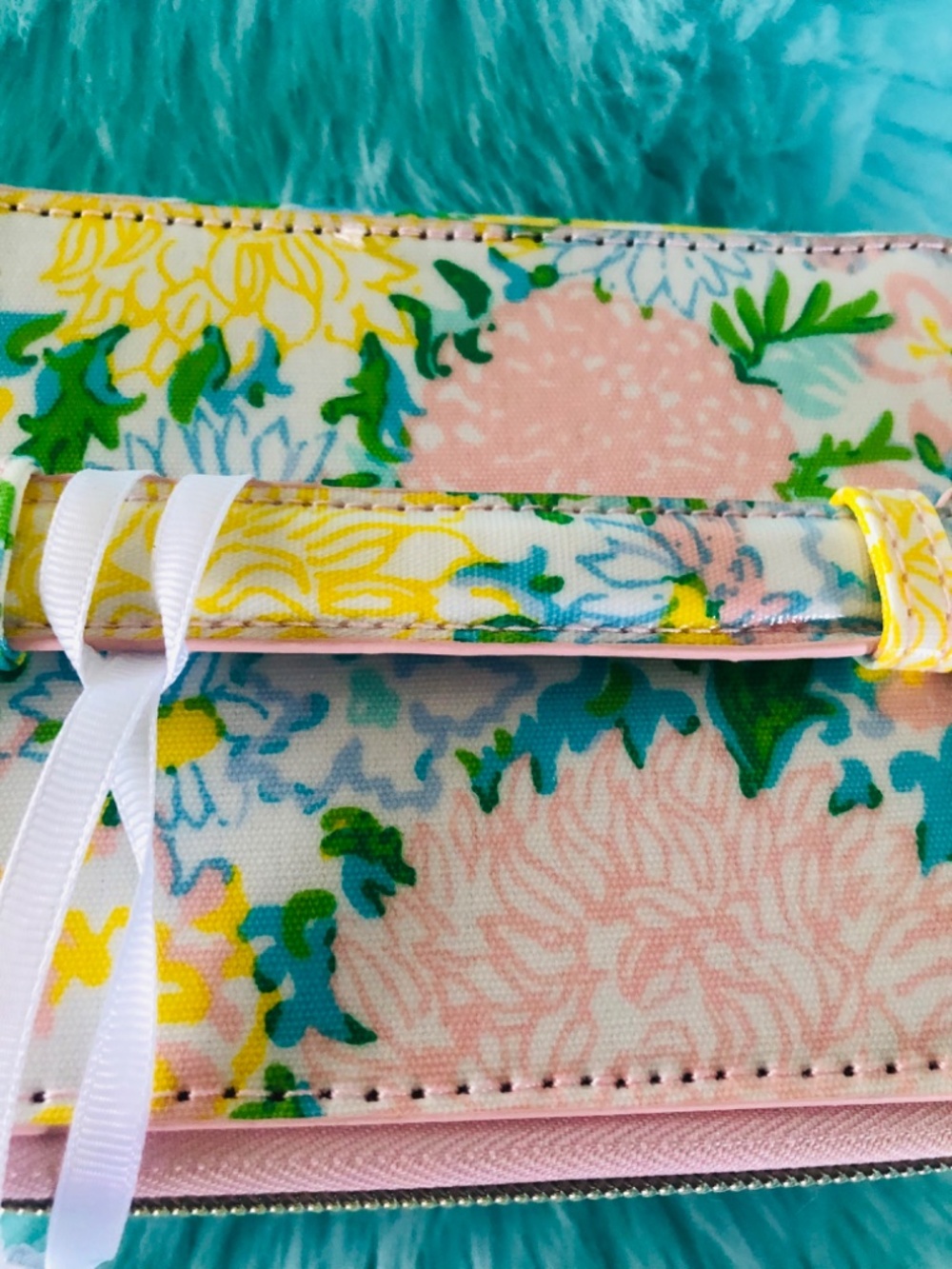 Just in NWT Lilly Pulitzer Cosmetic Bag in Lilly Garden - Picture 4 of 7